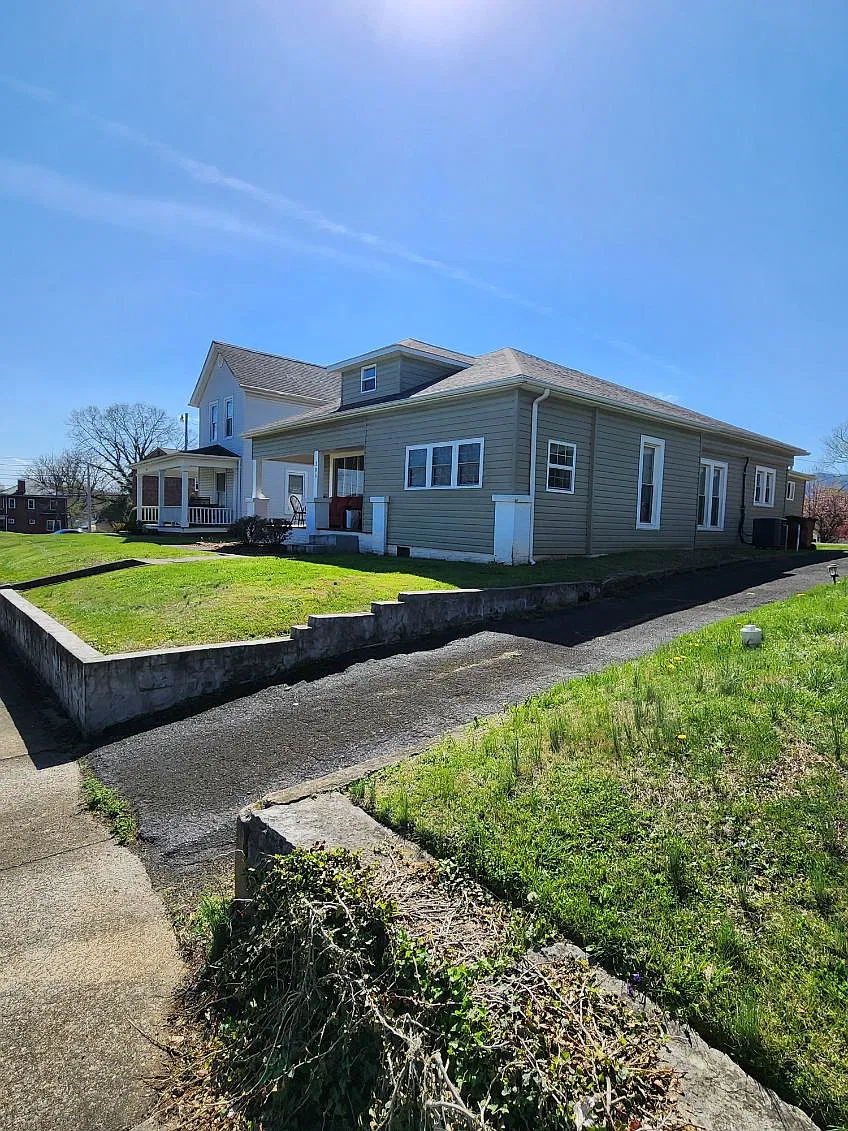 3 bed, 1363 sqft, $1,900 — Photo 3