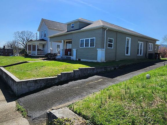 3rd image of 305 Lamont St