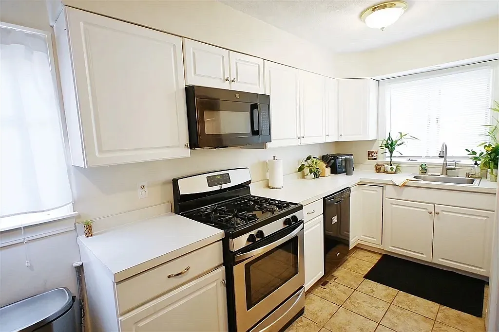 4 bed, $1,320 — Photo 1