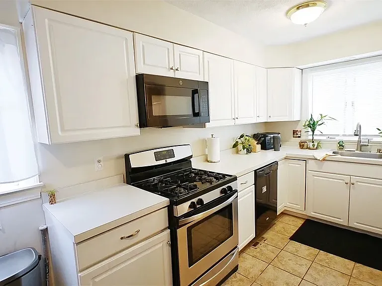 14 Crescent Hl #2 — Photo 1