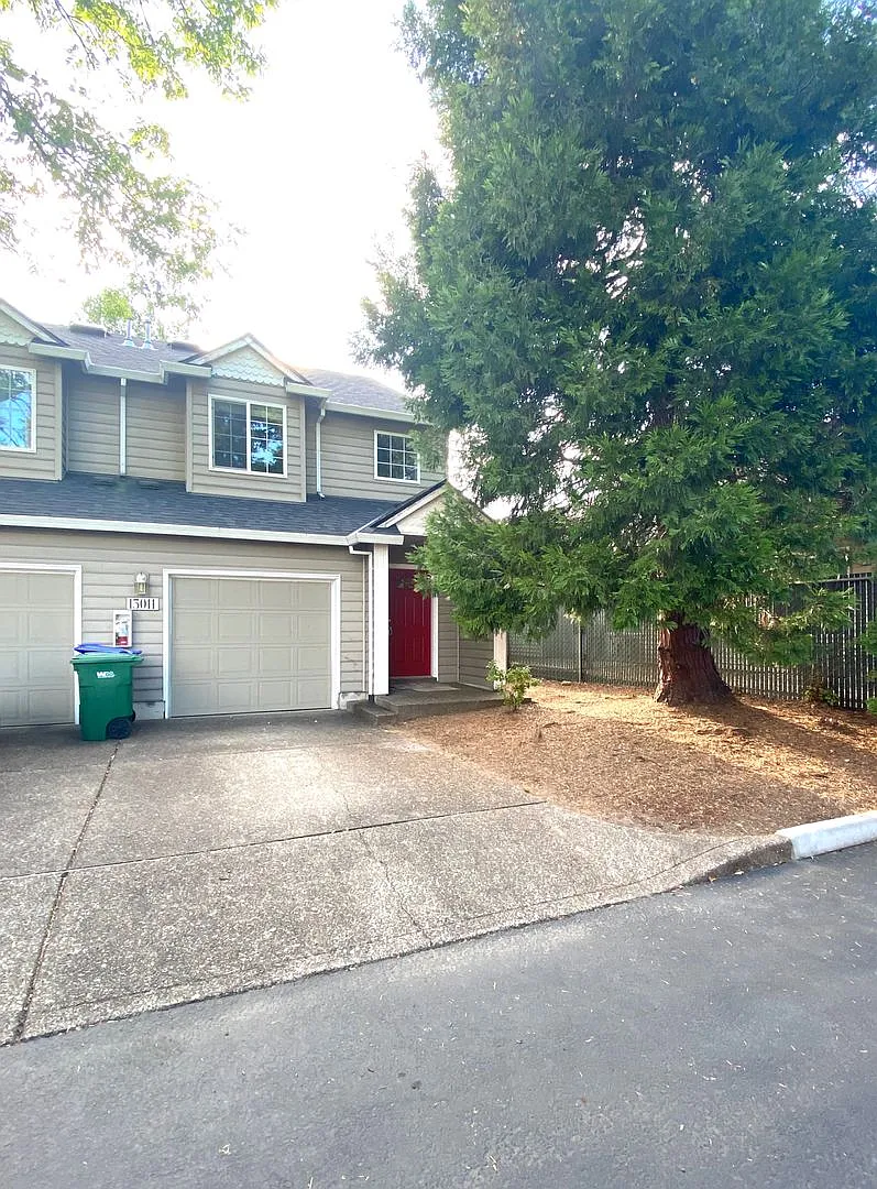 Renovated 2 Bedroom, 1.5 Bath Townhouse with Garage — Photo 3