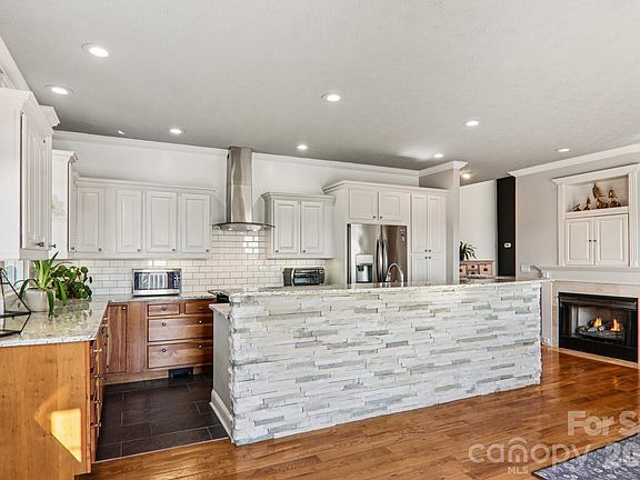 5th image of 209 Rowland Dr