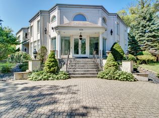 404 Suffolk Ln, Oak Brook, IL 60523