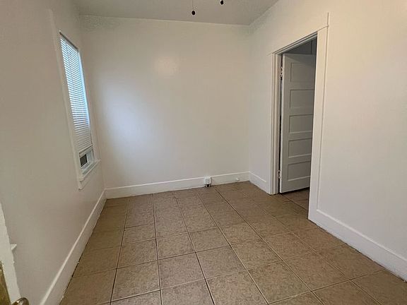2nd image of 1817 1/2 E Vernon Ave