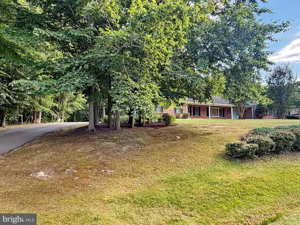 6499 Aura Dr, La Plata, MD 20646