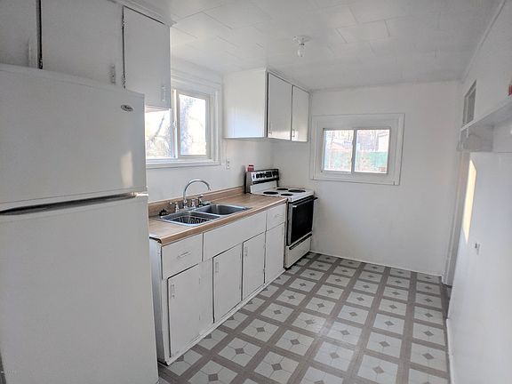 3rd image of 3512 Stewart Dr