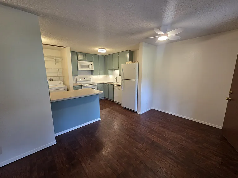 Dining area/kitchen nook