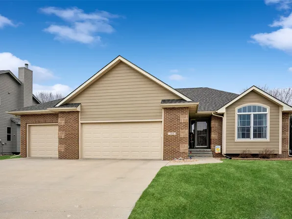 208 NW 14th St, Grimes, IA 50111