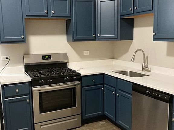 3rd image of 946 N California Ave APT 2F