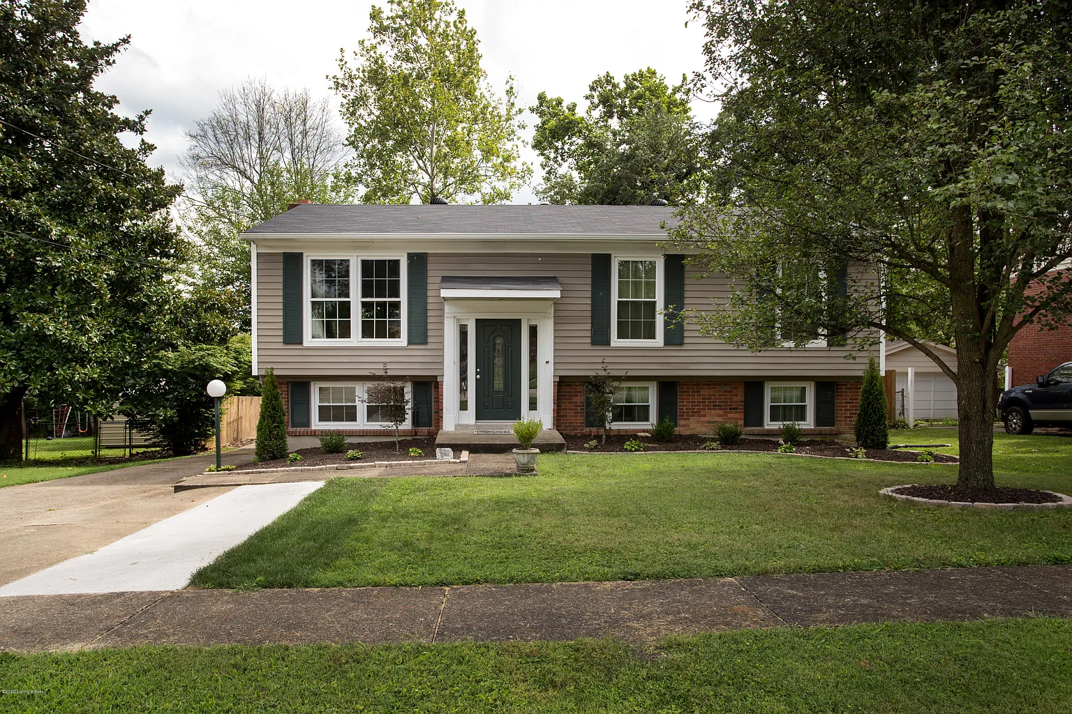 12504 Live Oak Dr photo 1