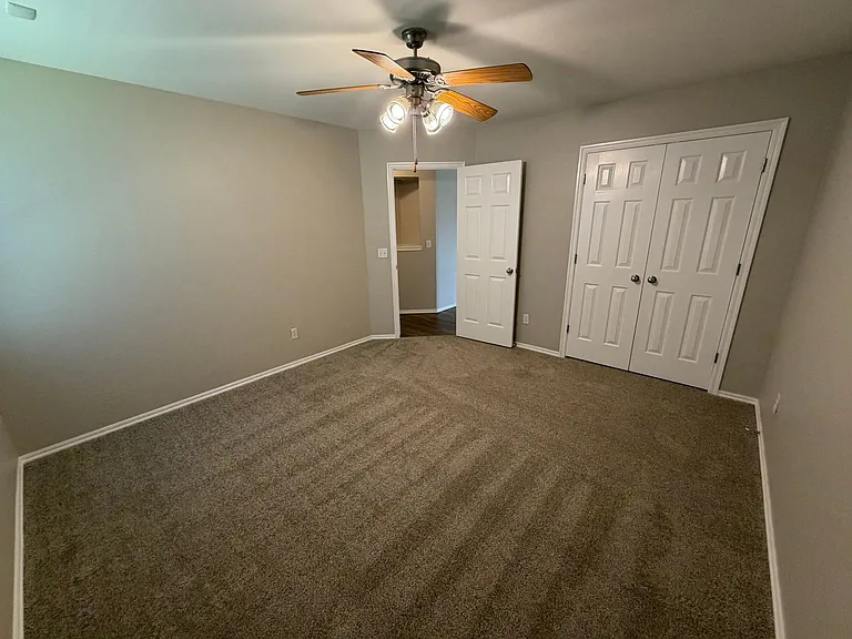 411 S Pointe Ln — Photo 11