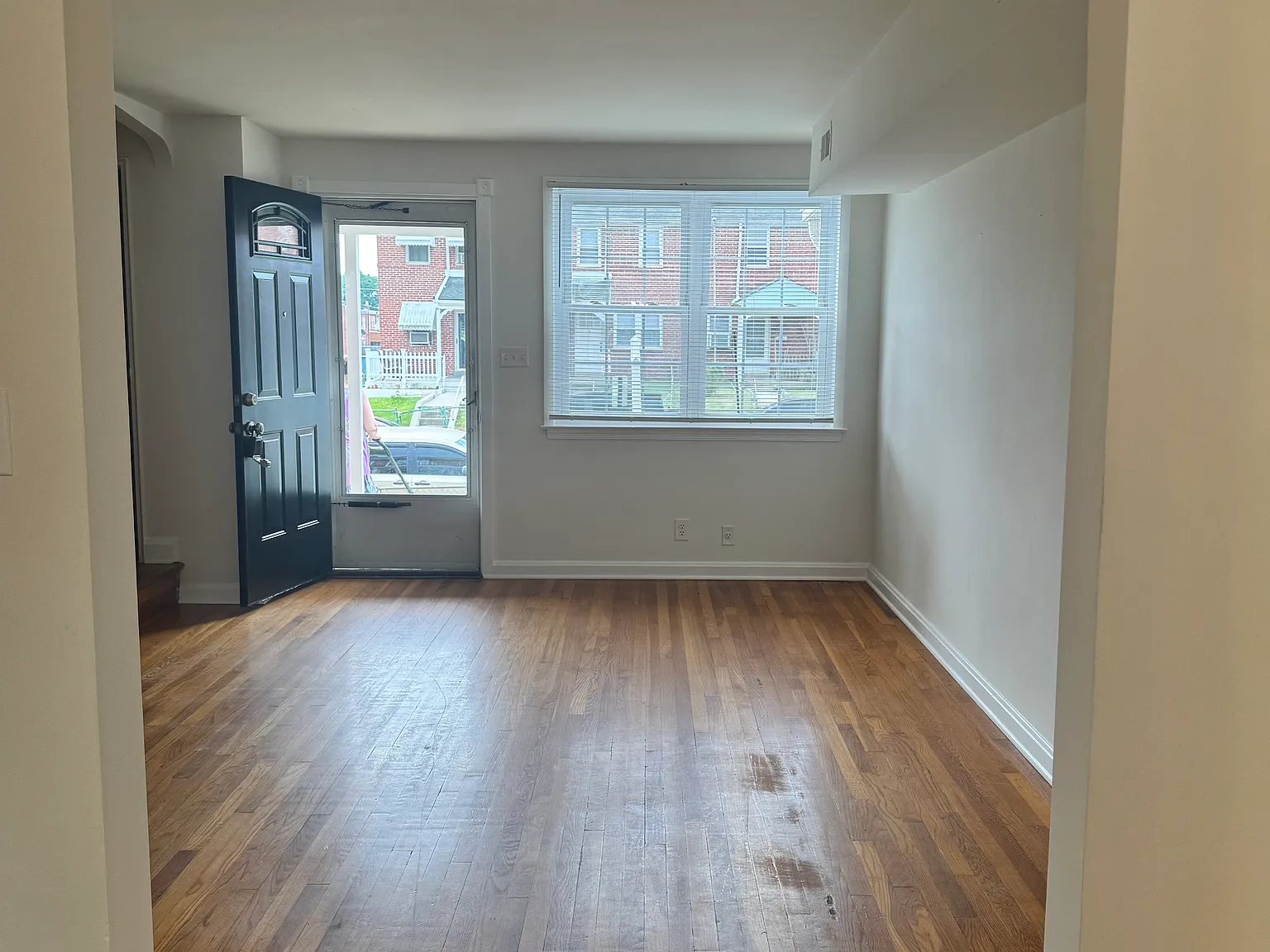 3 bed, 1286 sqft, $2,350 — Photo 3