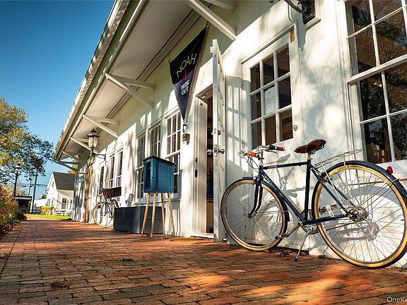 4th image of 623 Lazy Point Road