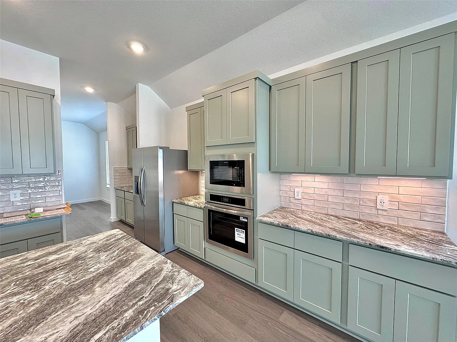 4 bed, 3.0 bath, 2445 sqft, $2,800 — Photo 4