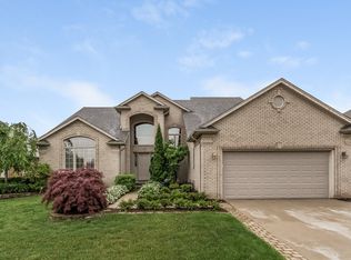 21418 Raintree Dr, Macomb, MI 48044
