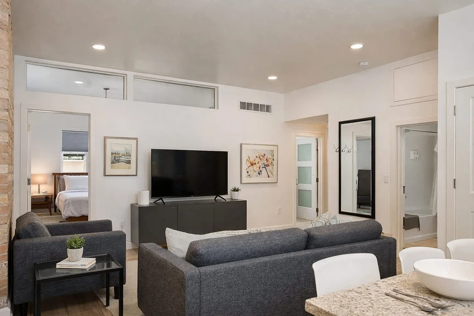 2 bed, 1.0 bath, 796 sqft, $2,492 — Photo 2