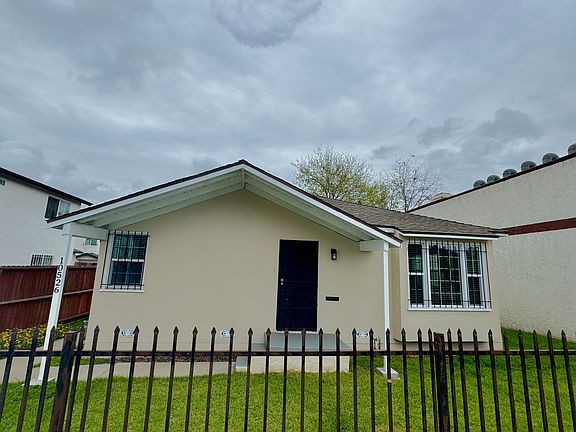 3rd image of 10526 S Budlong Ave