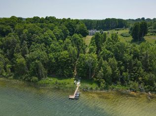 3988 Deer Ridge Trl, Beulah, MI 49617