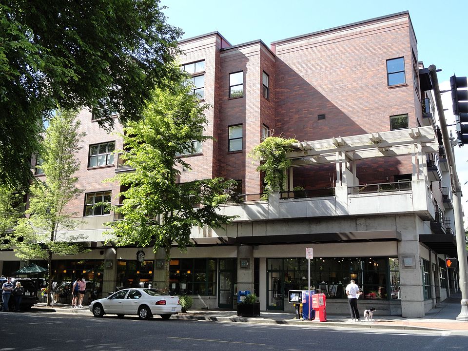 1st image of 300 W 8th St Unit 212