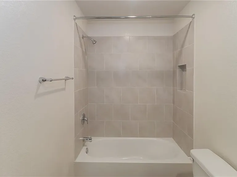 101 Maywood Ln — Photo 9