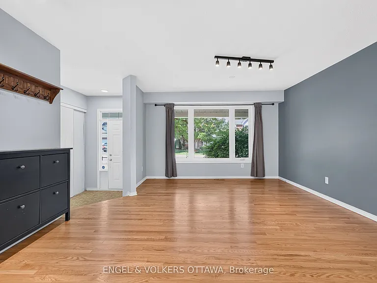 2123 Esprit Dr — Photo 9