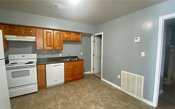 5th image of 323 Kenilworth St Unit B