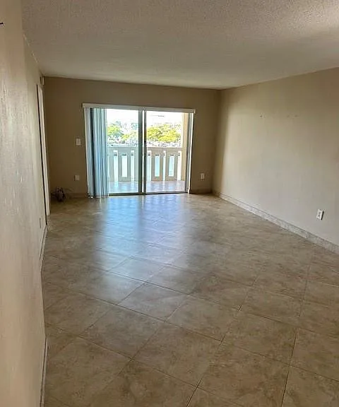 1889 S Ocean Dr #412 — Photo 8