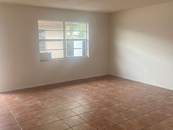 2nd image of 3752 Desoto Ave