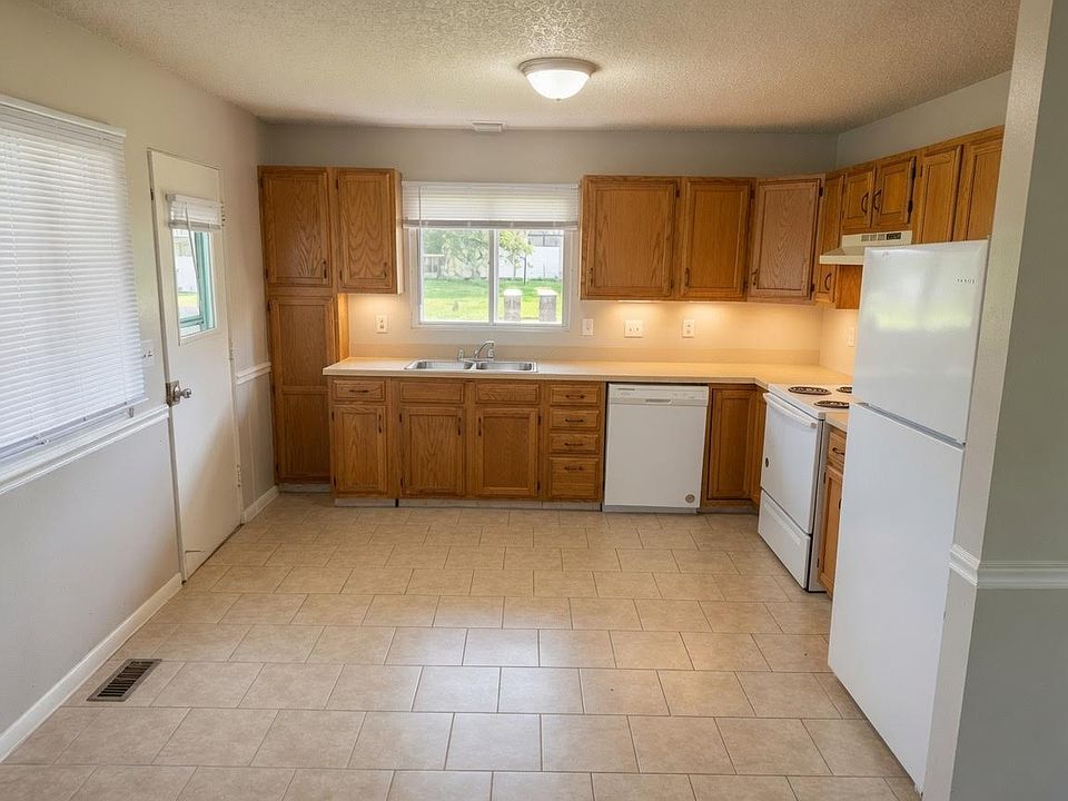 1st image of 7027 SW Lario Ln #7027