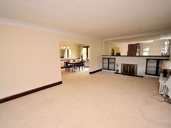 3rd image of 621 E Margaret St