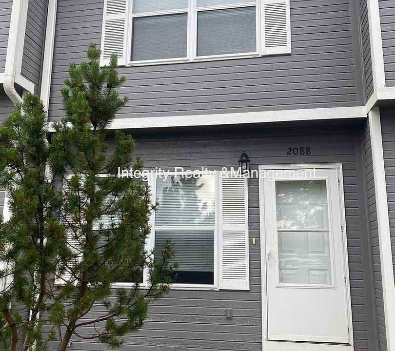 1st image of 2088 Oakcrest Cir
