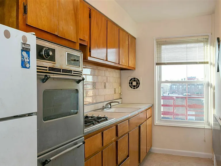 154 Bowers St #5A — Photo 6