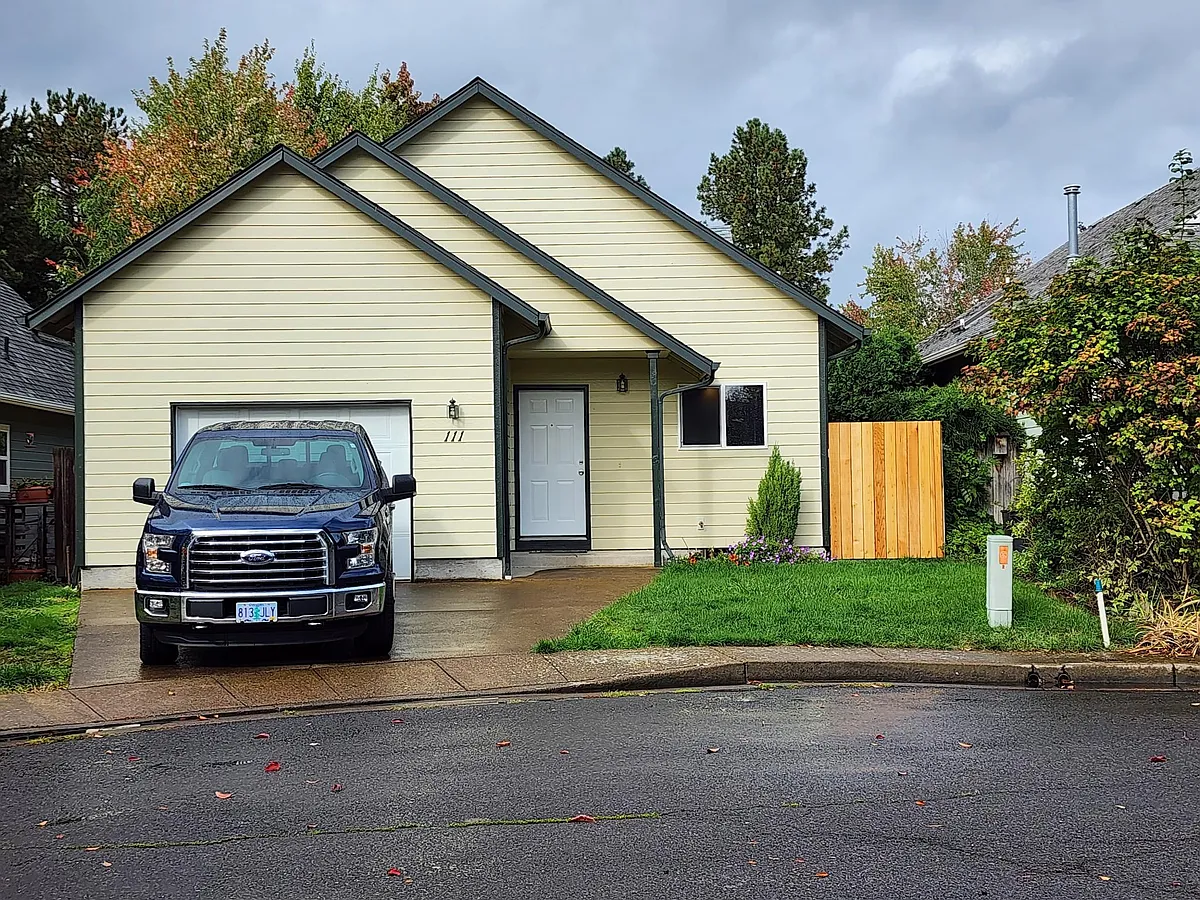 Building Photo - 111 SE Partridge Pl
