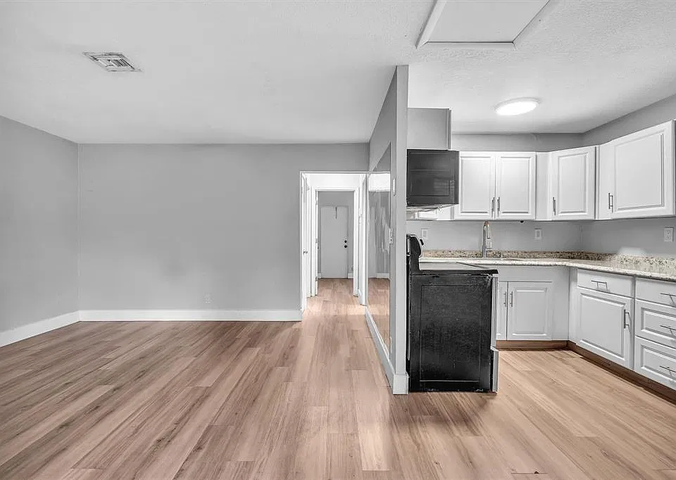 232 SE 9th Ave #2