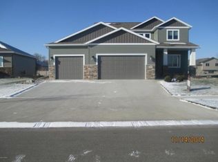 3458 Shadow Wood Ln E, West Fargo, ND 58078