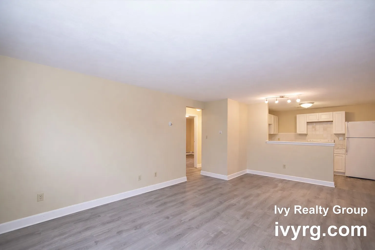 2 bed, 1.0 bath, 701 sqft, $2,626 — Photo 2