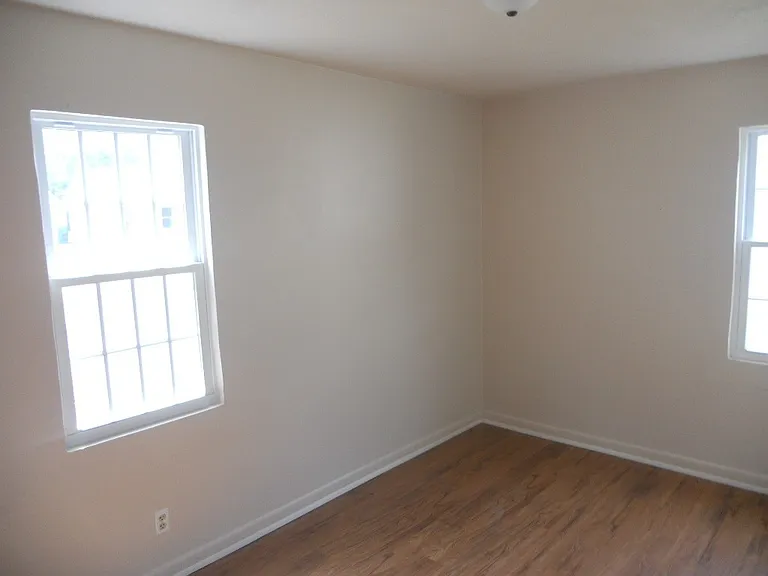 826 N Garfield St — Photo 6