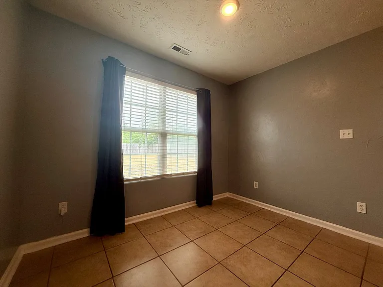 1928 Sir Michael Dr — Photo 7