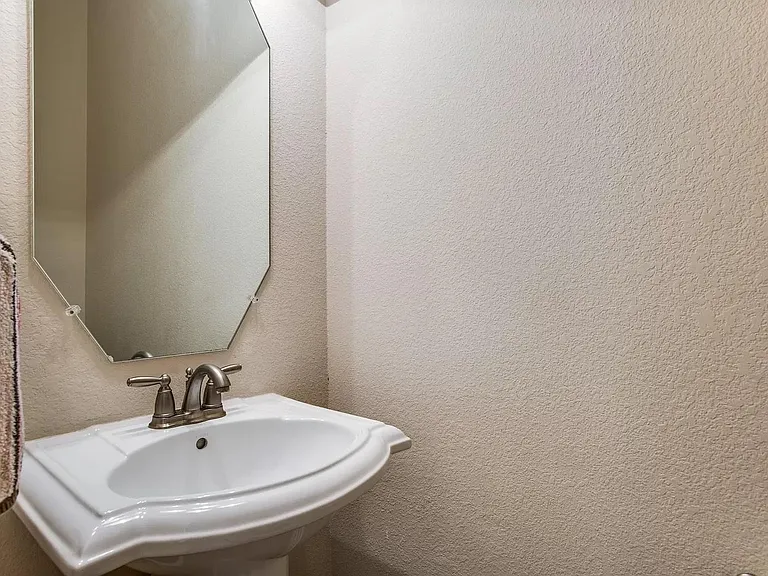7772 Ivanhoe Dr — Photo 23