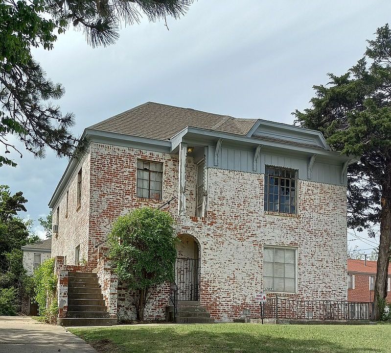 180 ft.16th St. C3- Frontage