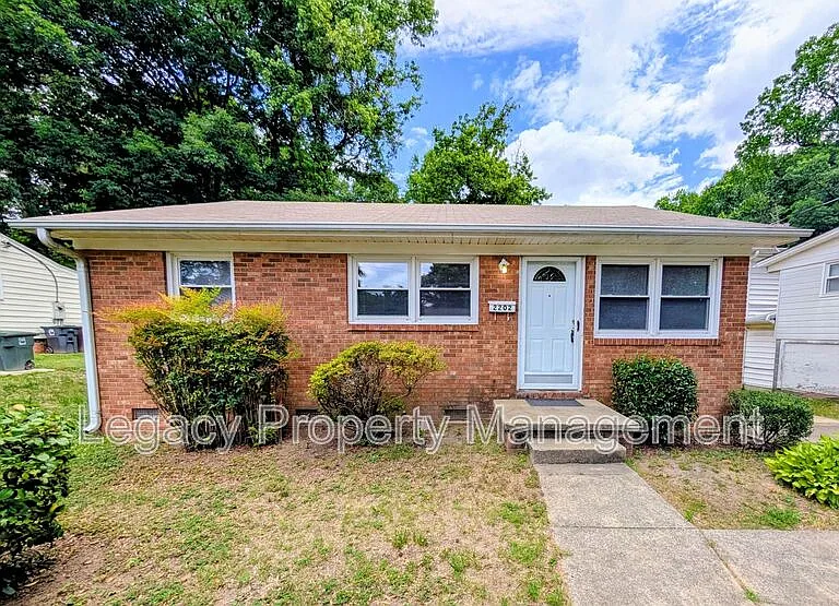 2202 Maywood St — Photo 1