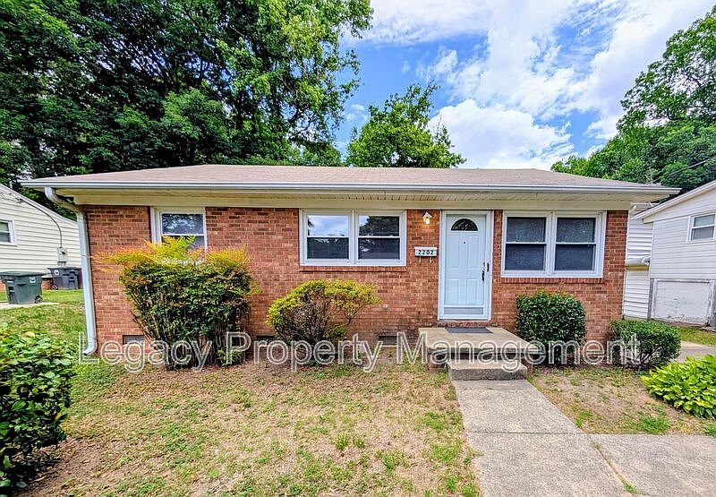 1st image of 2202 Maywood St