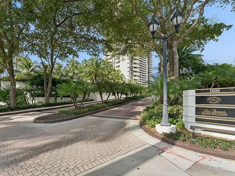 1000 W Island Blvd #2806 — Photo 40