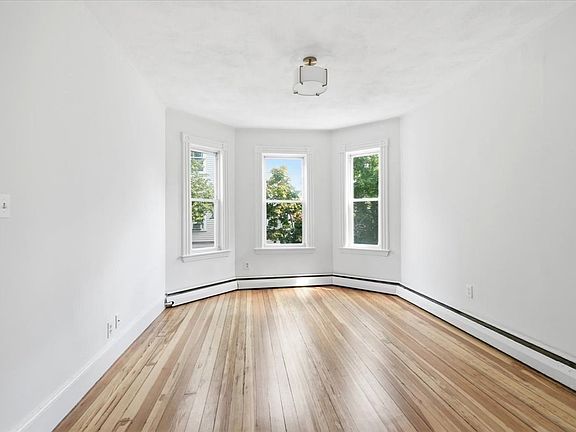 3rd image of 9 Hatch St #2