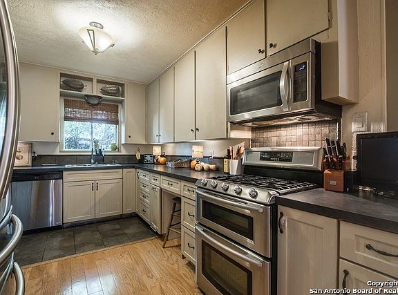 5th image of 534 Cross River St
