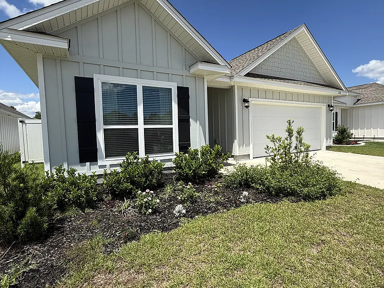 210 Lyla Ln — Photo 2