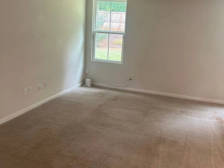111 Portchester Ln — Photo 5