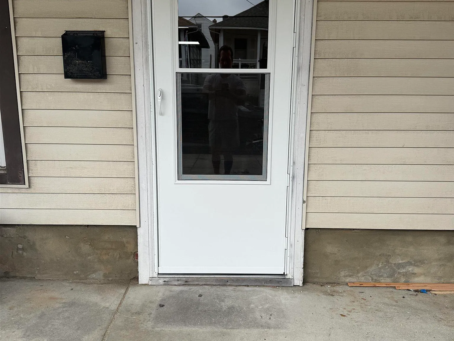 3 bed, 1.0 bath, $2,350 — Photo 2