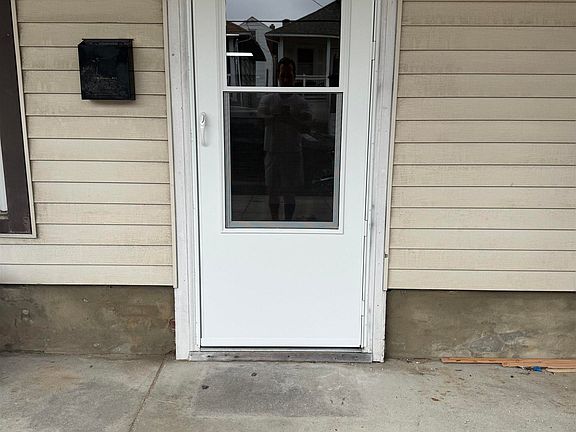 2nd image of 114 N Harvard Ave Floor 1