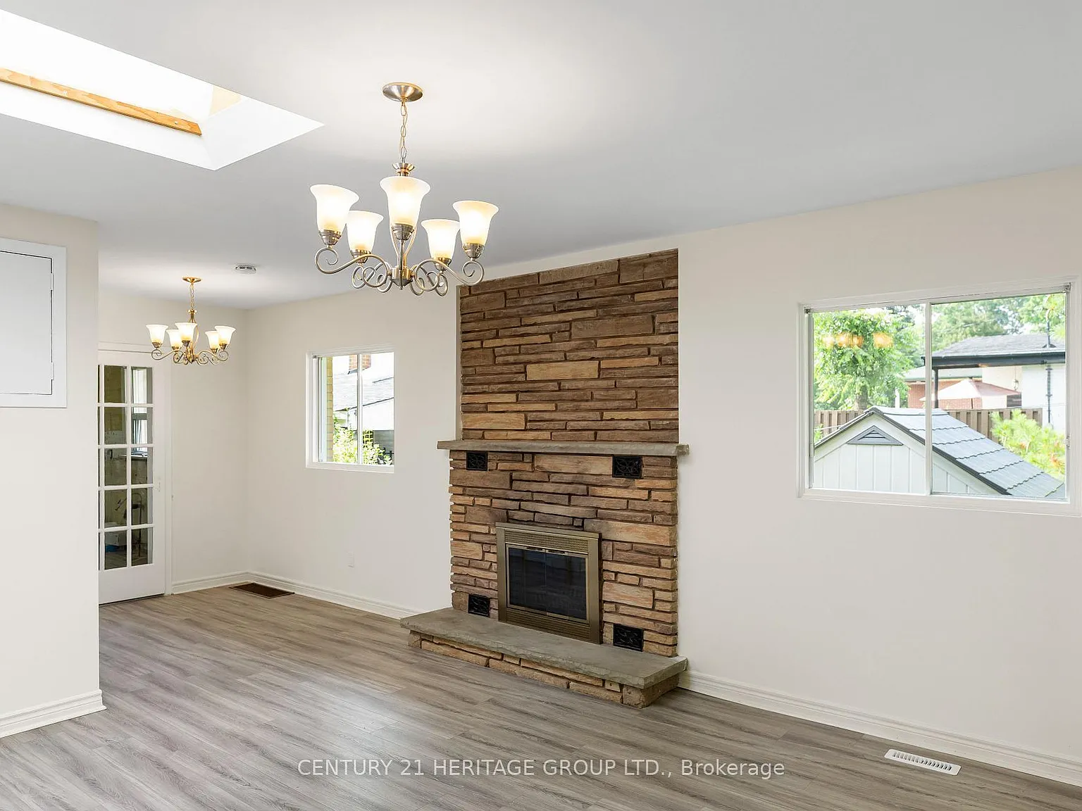 4 bed, $2,970 — Photo 2